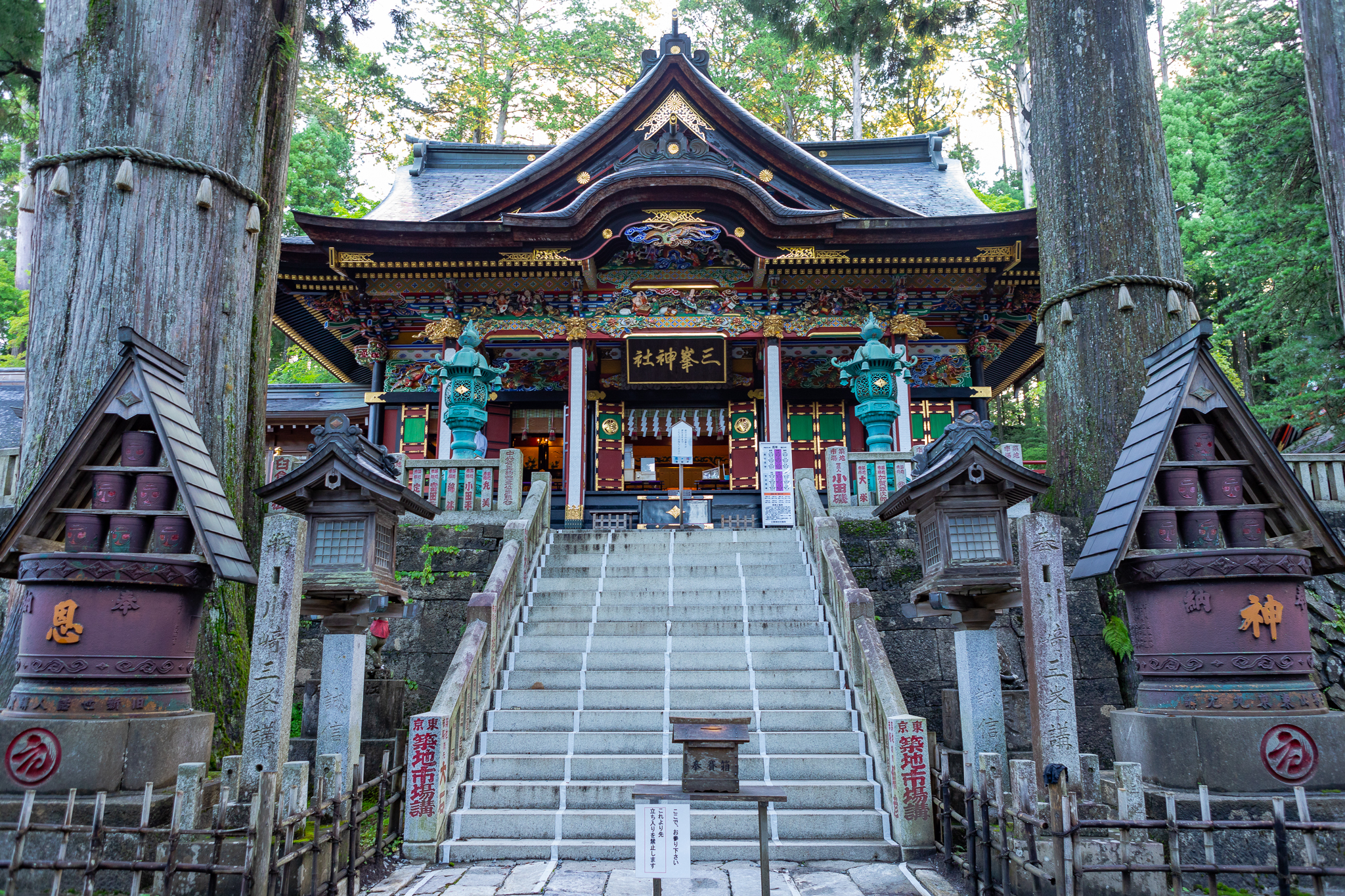 三峰神社と約3Kmのイチョウ並木の紅葉を巡る旅